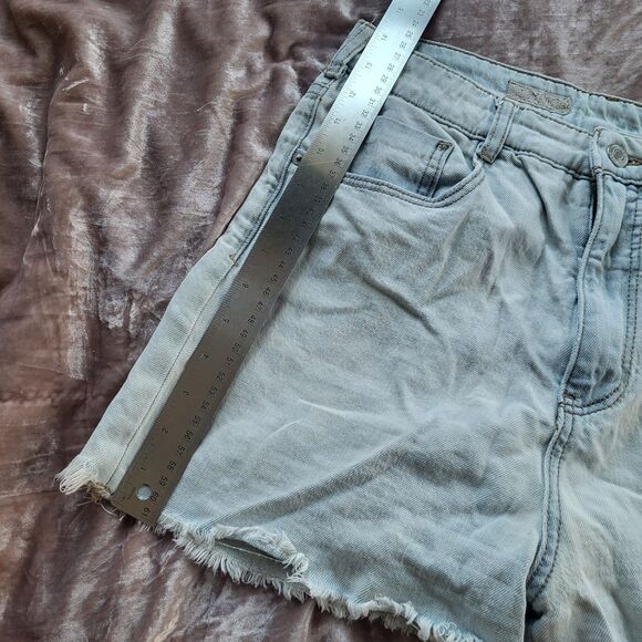 Anthropologie Pilcro Jean Shorts Ultra High Rise Light Wash Denim Raw Cut Off 30 - Picture 4 of 4